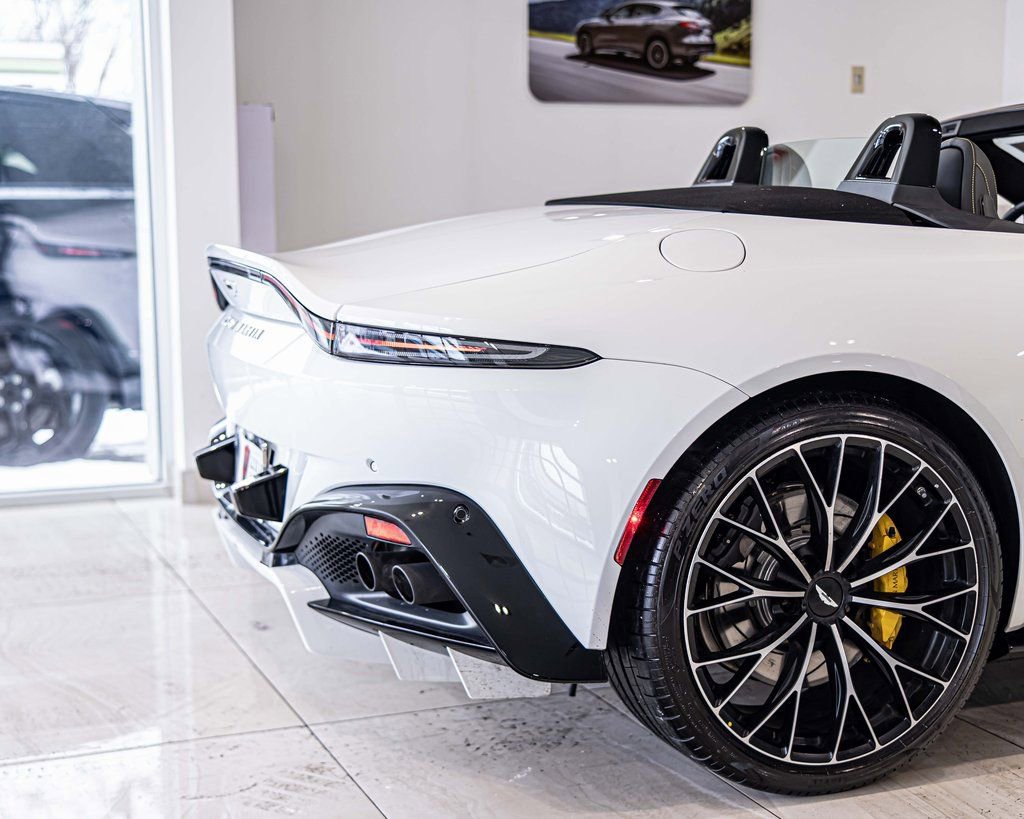 Used 2023 Aston Martin V8 Vantage Roadster image 12