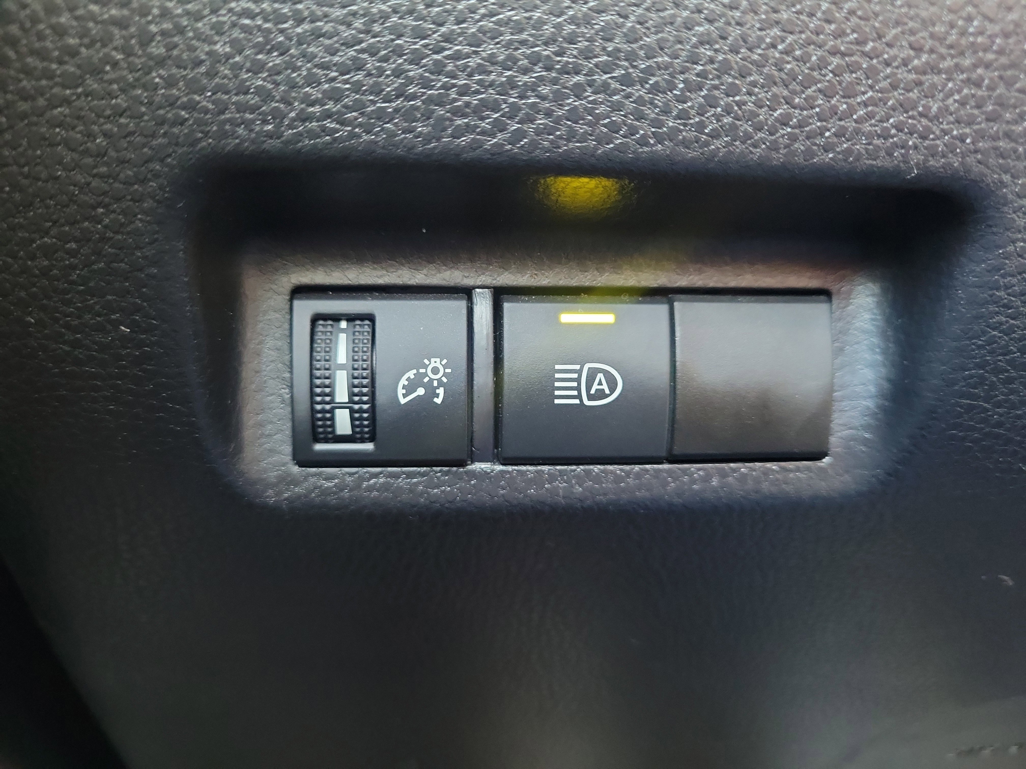 Used 2021 Toyota RAV4 XLE image 18