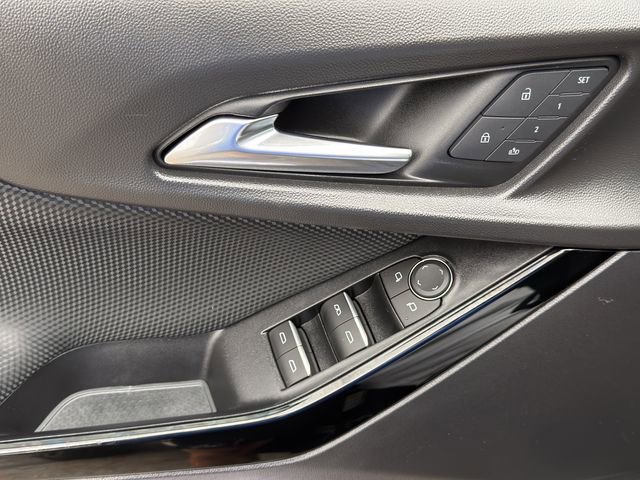 Used 2025 Chevrolet Equinox RS w/ Safety and Technology Package image 23