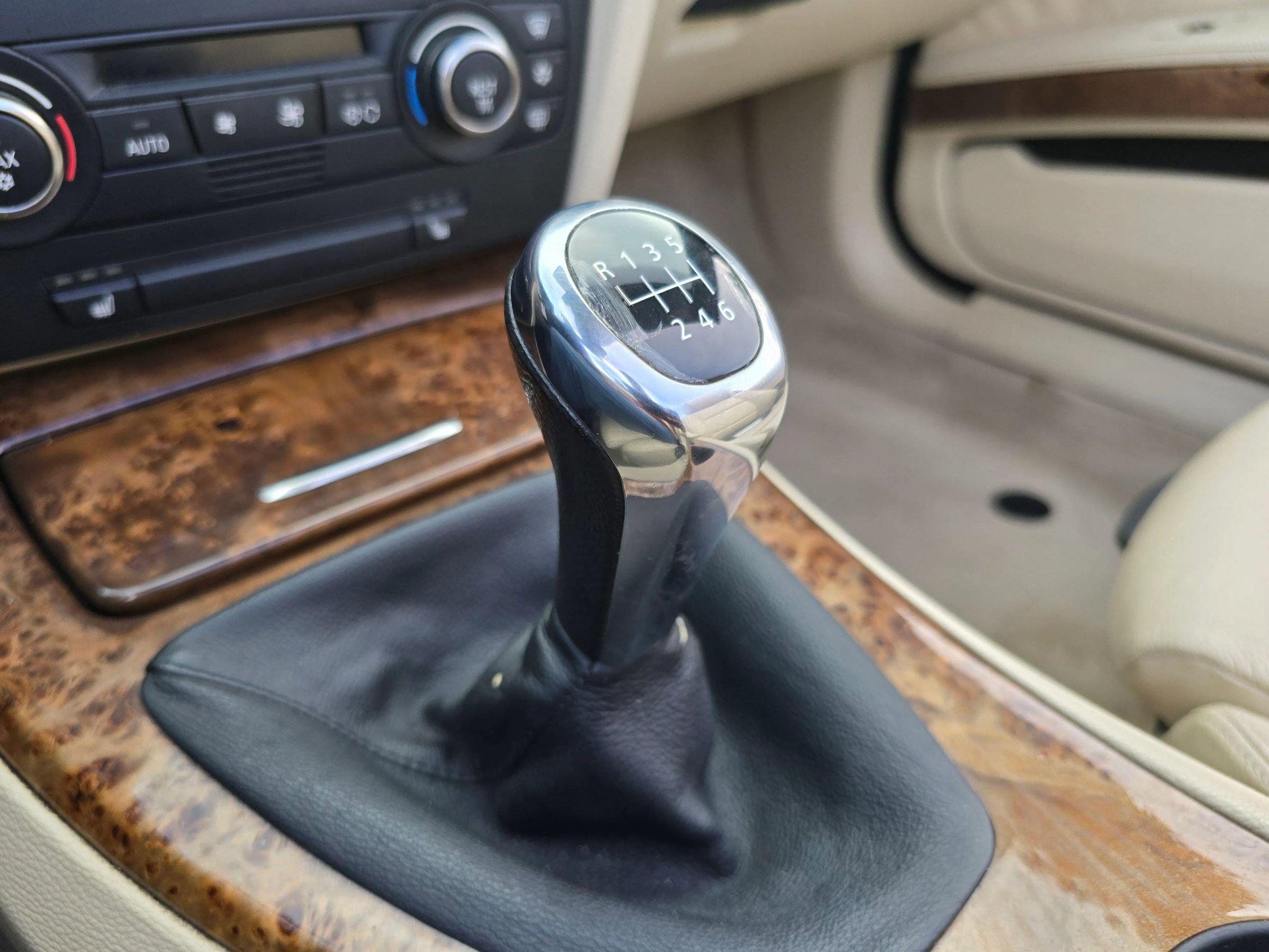 Used 2008 BMW 335i Convertible w/ Premium Pkg image 35