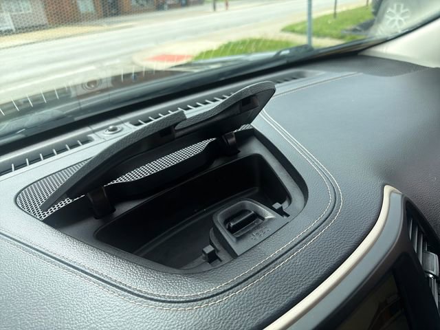 Used 2015 Jeep Cherokee Latitude w/ Cold Weather Group FWD image 30