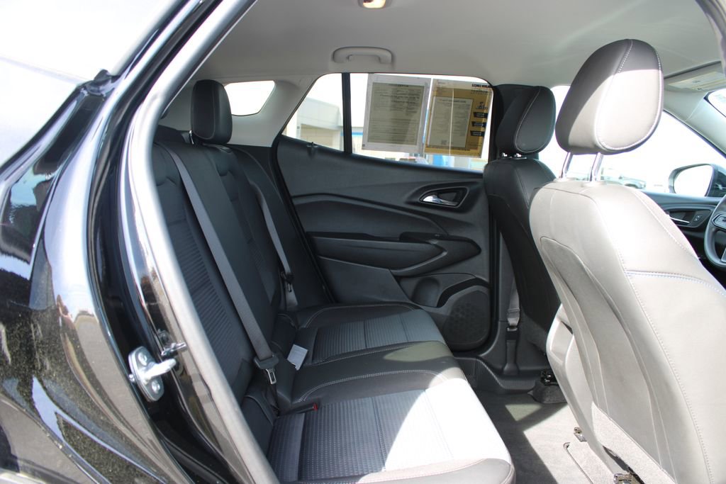 Used 2025 Chevrolet Trax LT image 28