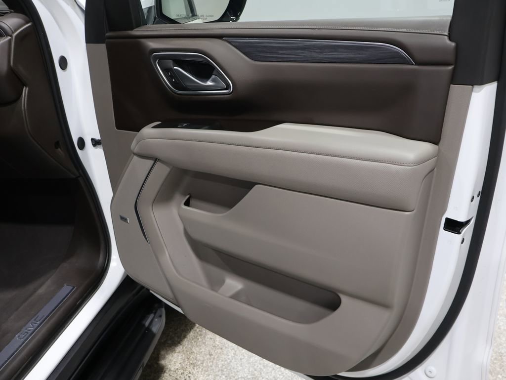 Used 2024 GMC Yukon XL SLT image 28
