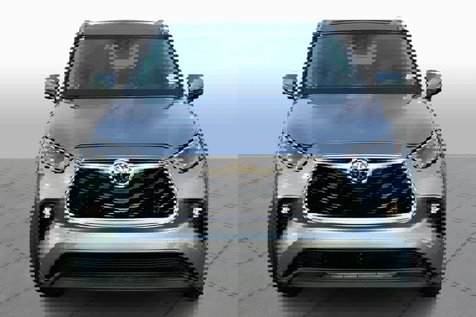 Used 2023 Toyota Highlander XLE image 4