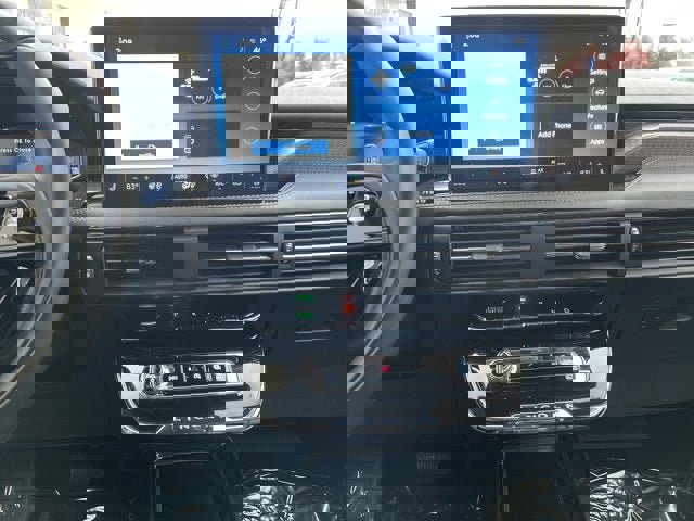 Used 2025 Lincoln Corsair Reserve w/ Towing Package image 33