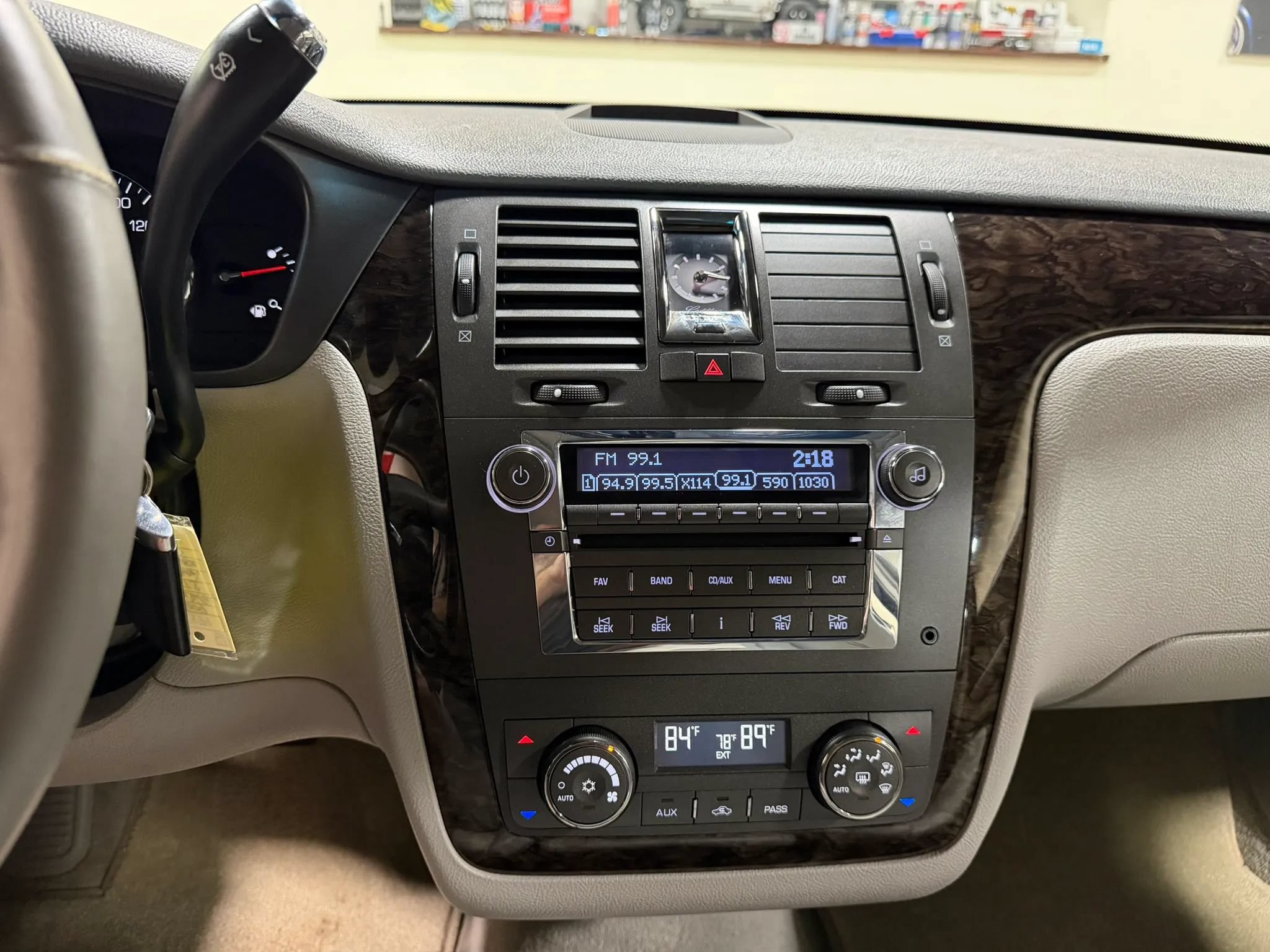Used 2009 Cadillac DTS w/ Trunk Convenience Package FWD image 45