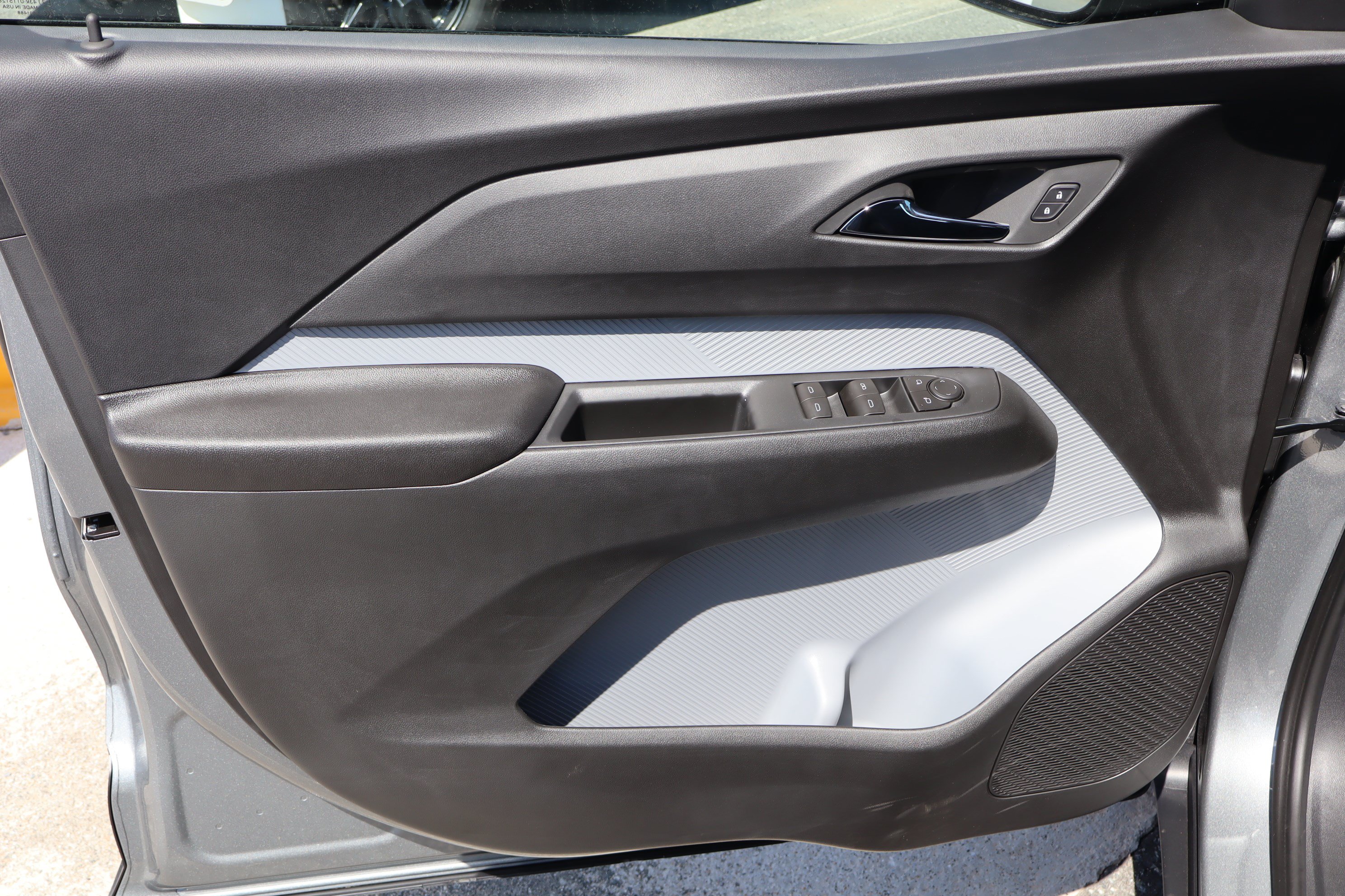 New 2027 Chevrolet Bolt RS w/ Technology Package FWD image 10