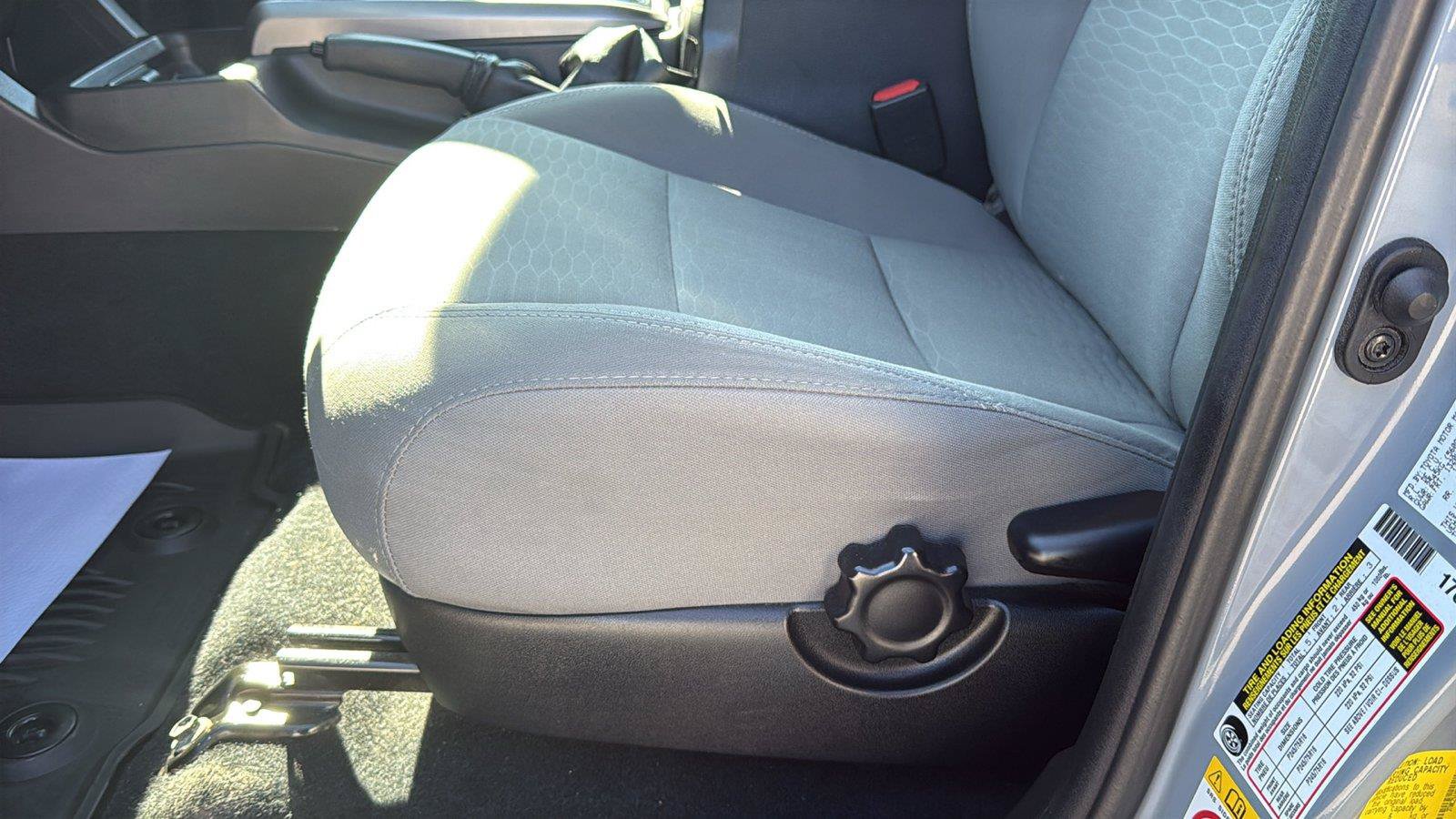 Used 2019 Toyota Tacoma SR5 AWD/4WD image 15