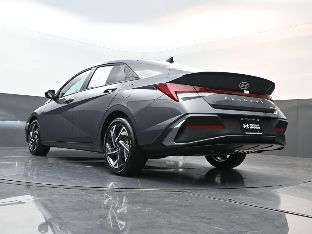 Certified 2025 Hyundai Elantra SEL image 25