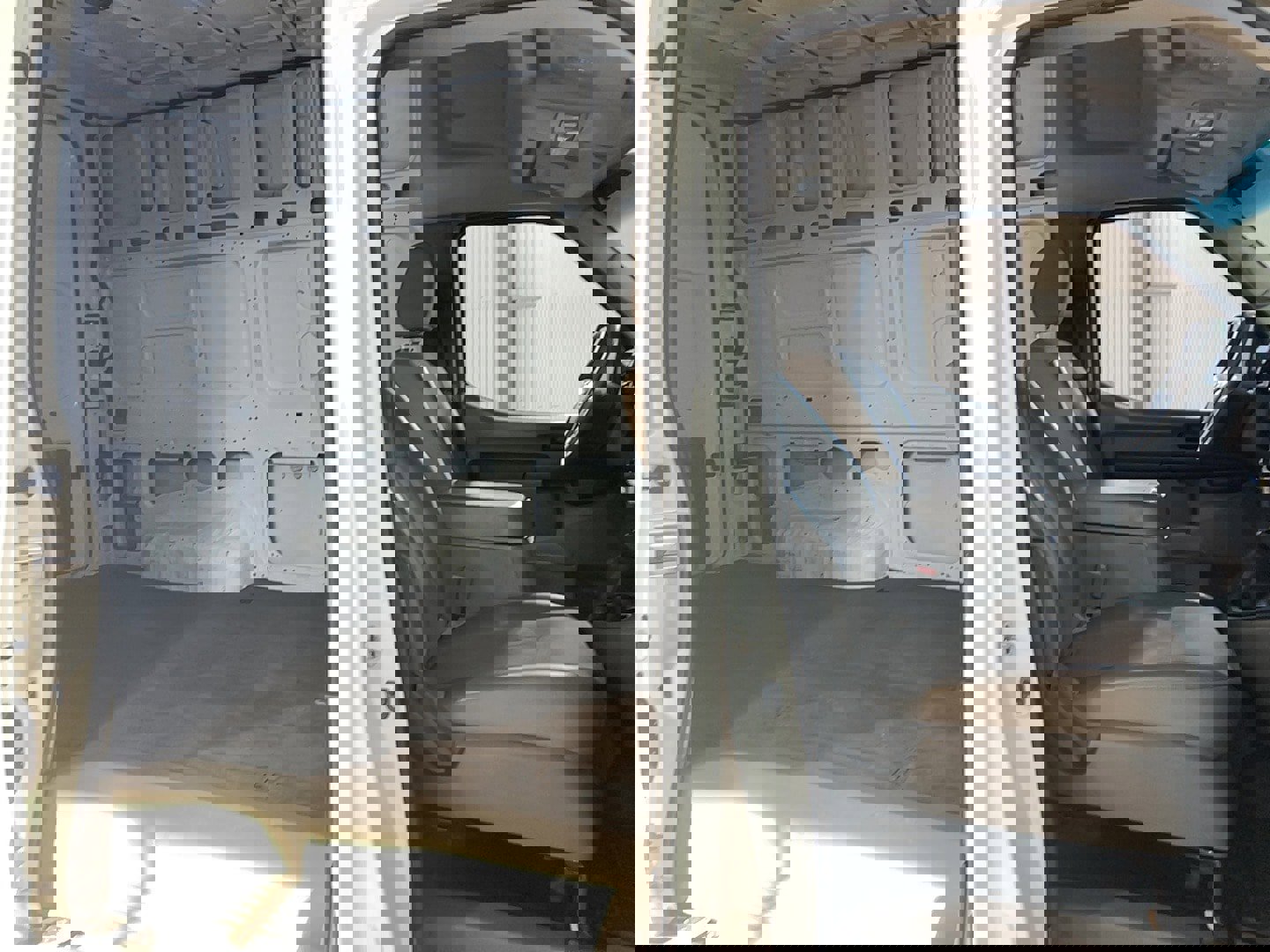 Used 2020 Nissan NV 3500 SV w/ Navigation Package image 8