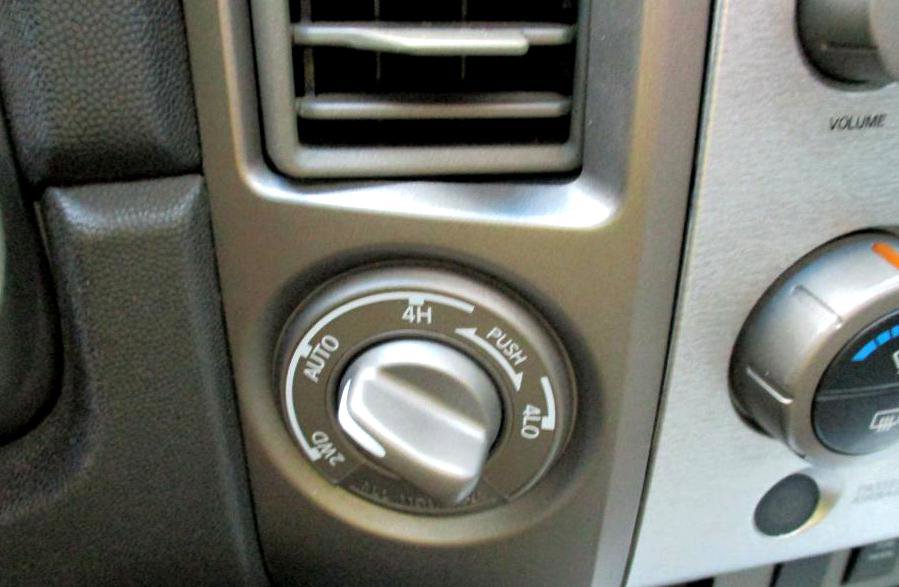 Used 2006 Nissan Armada LE w/ (U06) Technology Pkg (LE) AWD/4WD image 16