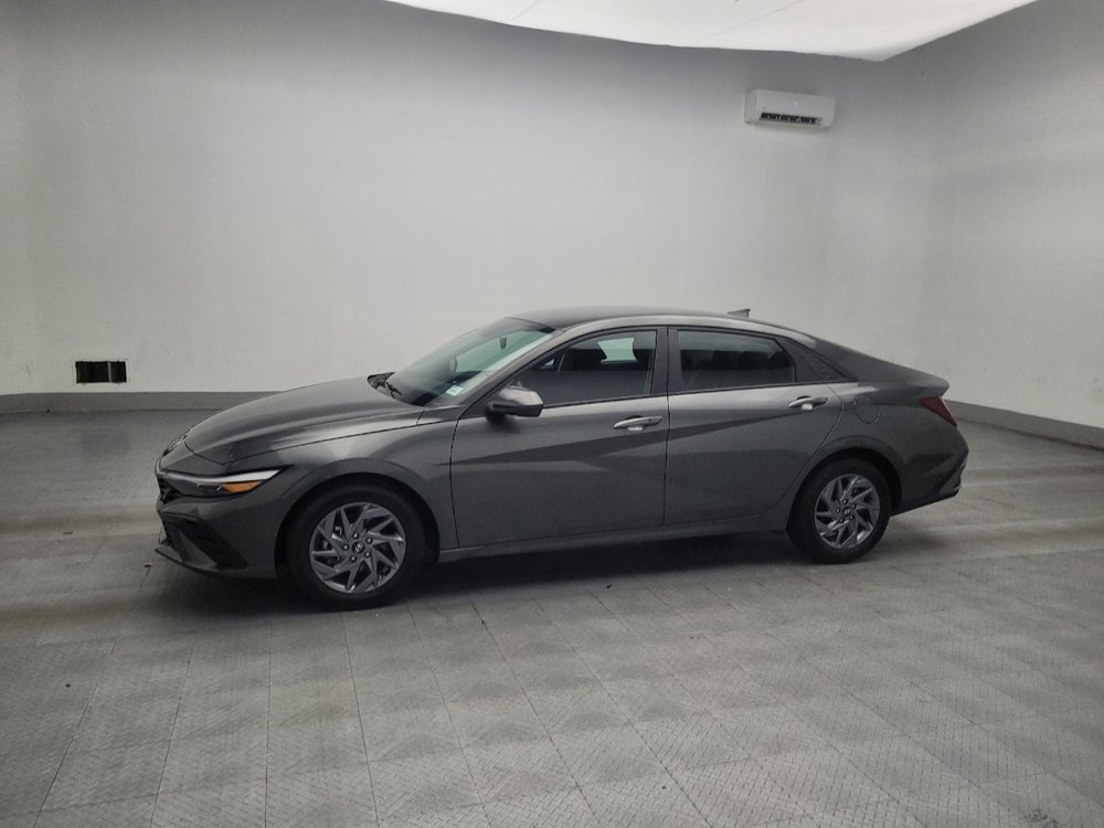 Used 2024 Hyundai Elantra SEL image 3