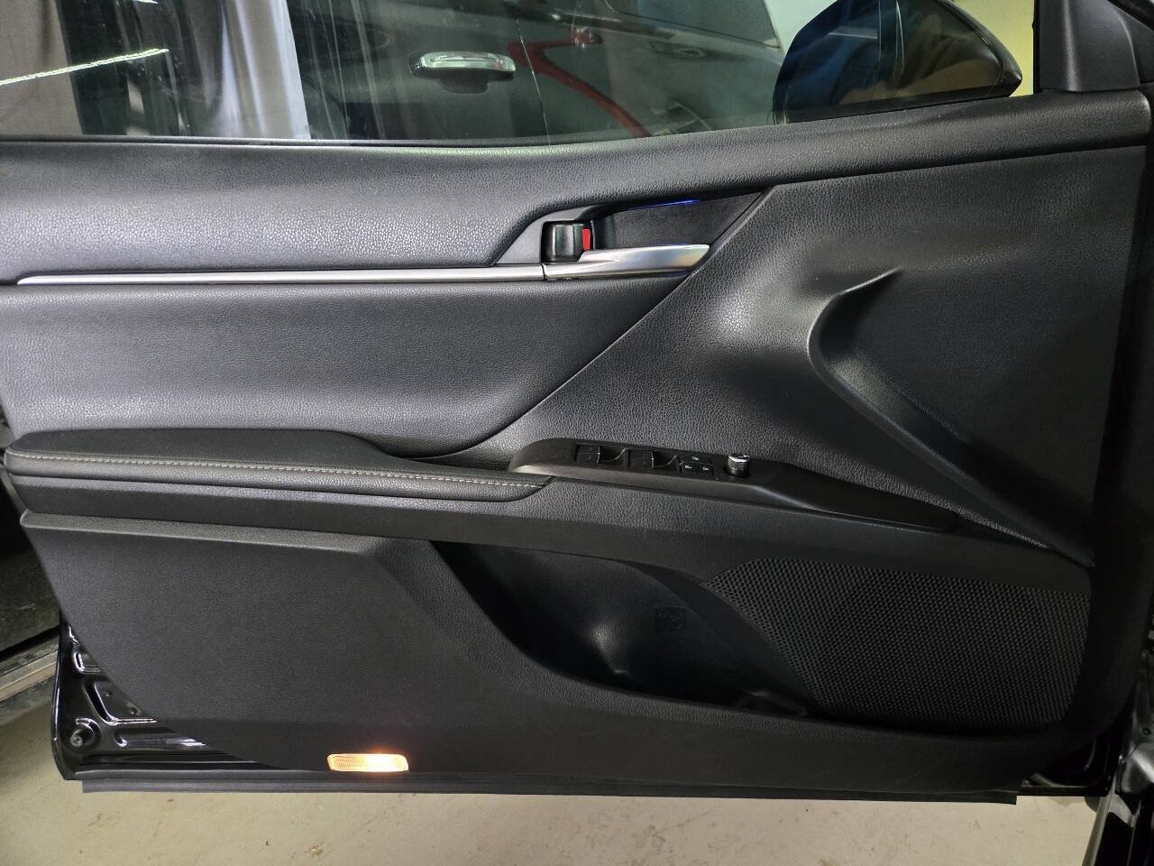 Used 2022 Toyota Camry XSE FWD image 15