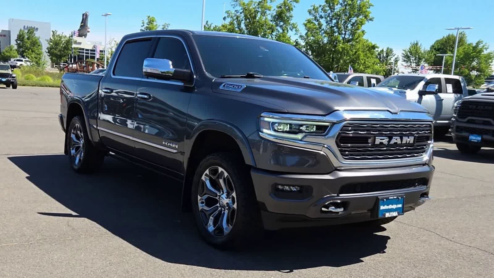 Used 2022 RAM 1500 Limited w/ Body-Colour Bumper Group AWD/4WD image 2