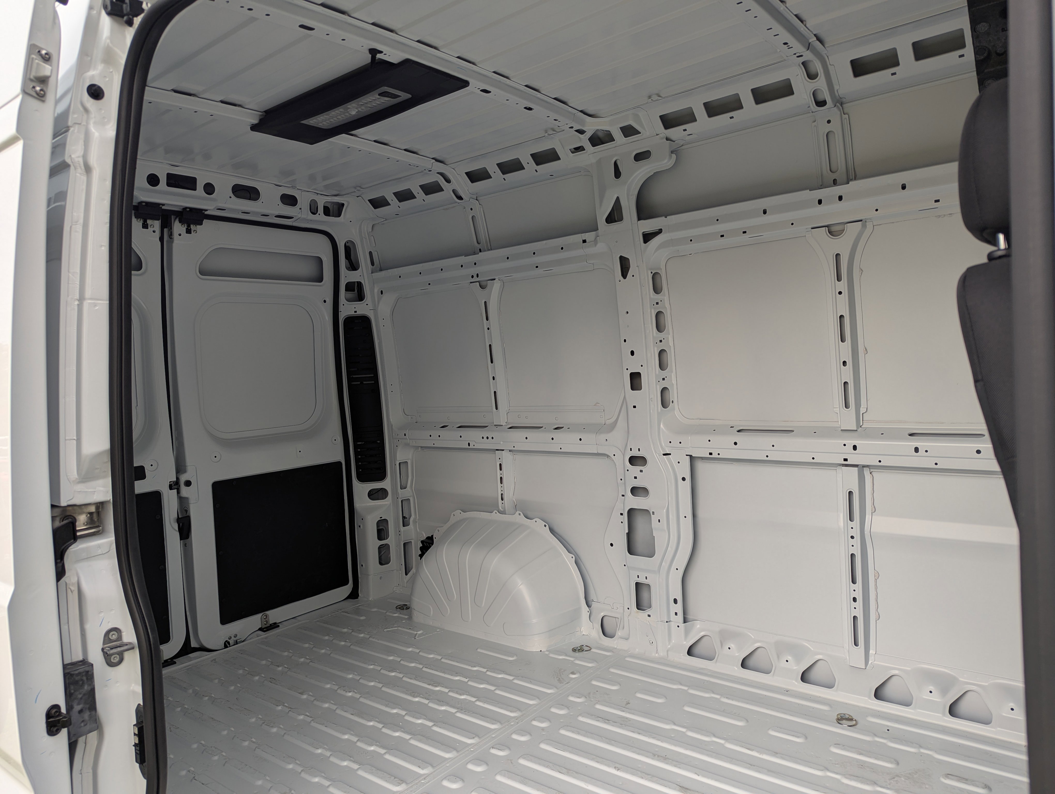 New 2026 RAM ProMaster 1500 w/ Quick Order Package 22G SLT image 13