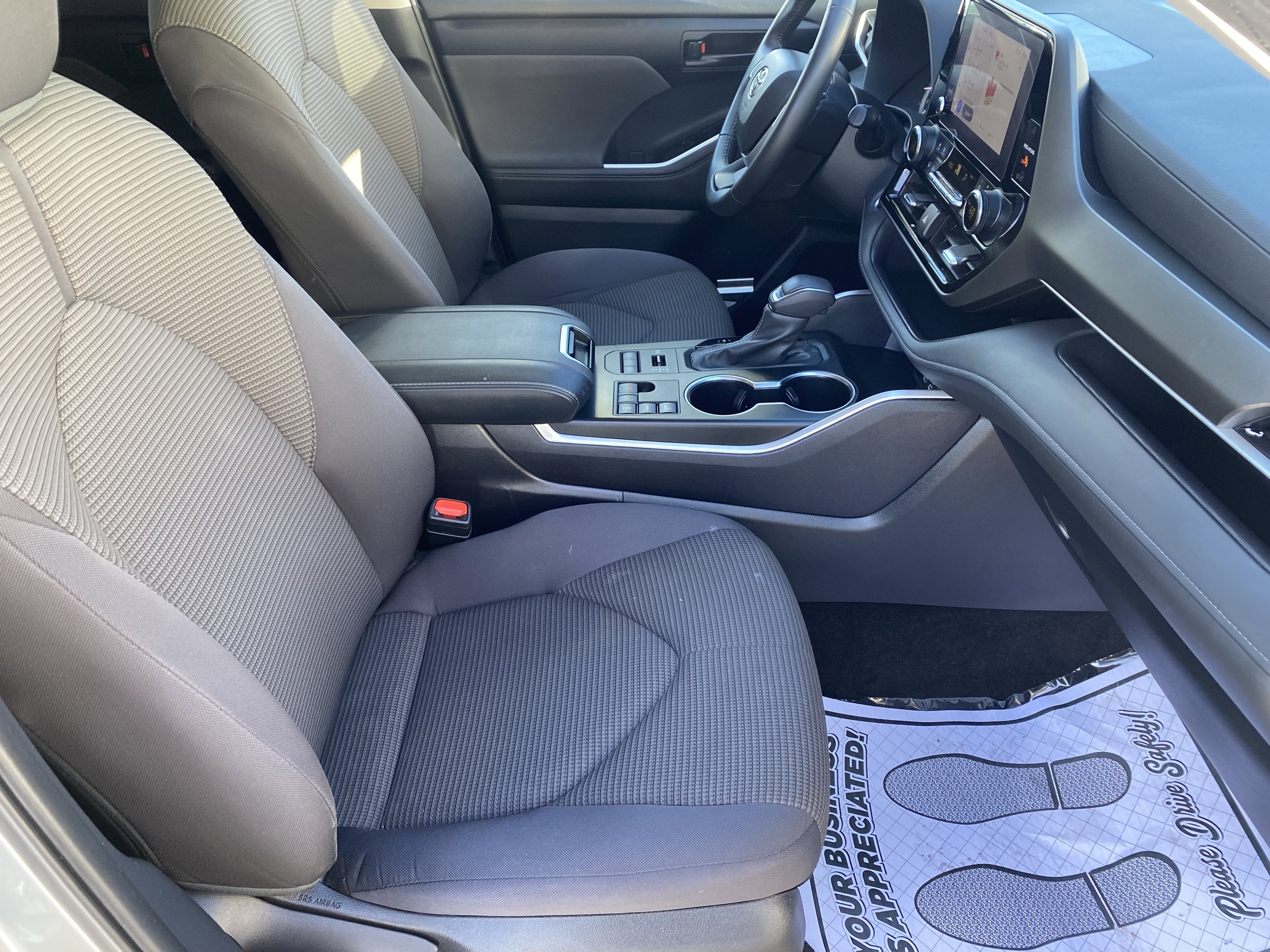 Used 2024 Toyota Highlander LE image 9