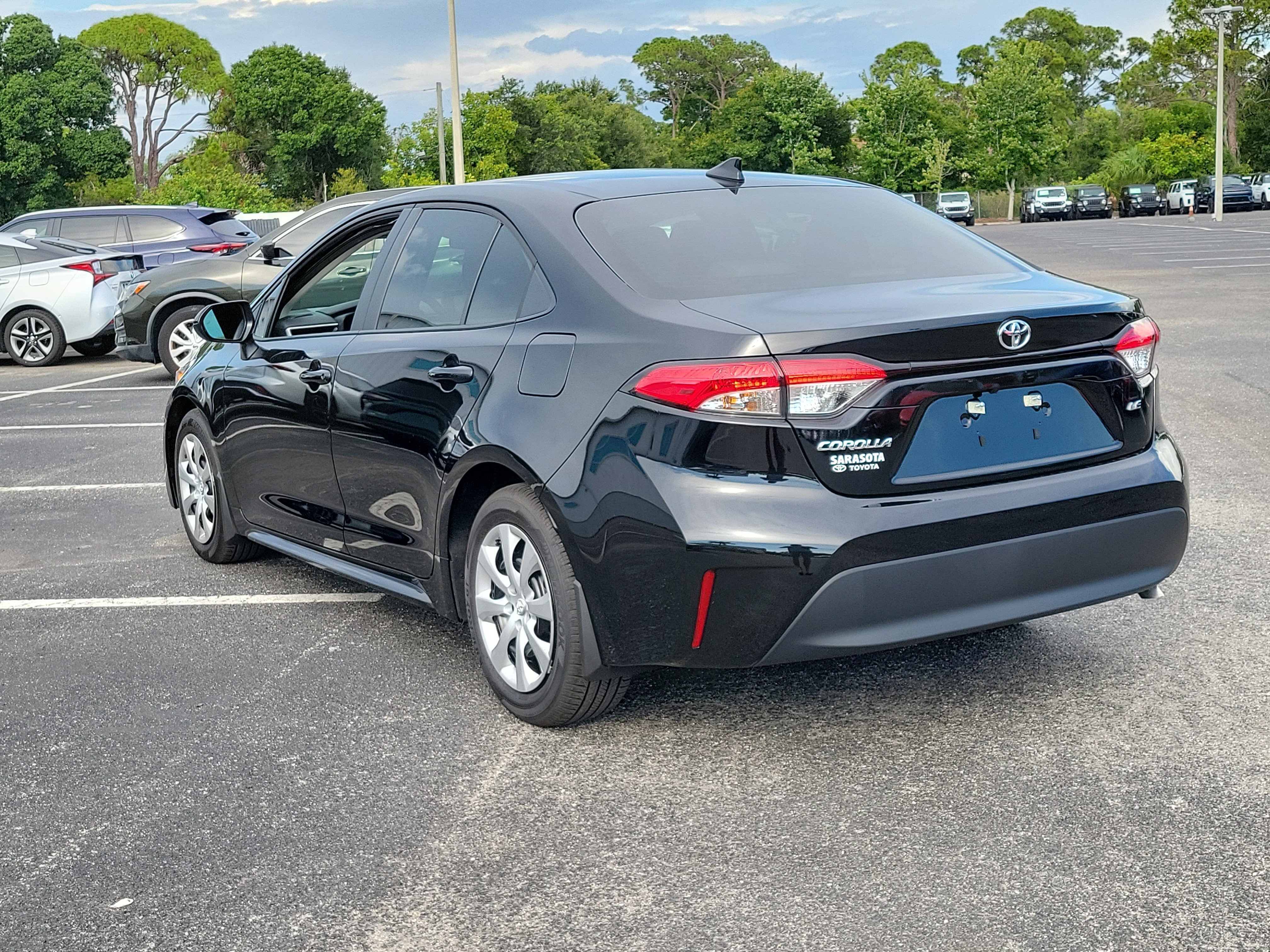 Used 2026 Toyota Corolla LE FWD image 4