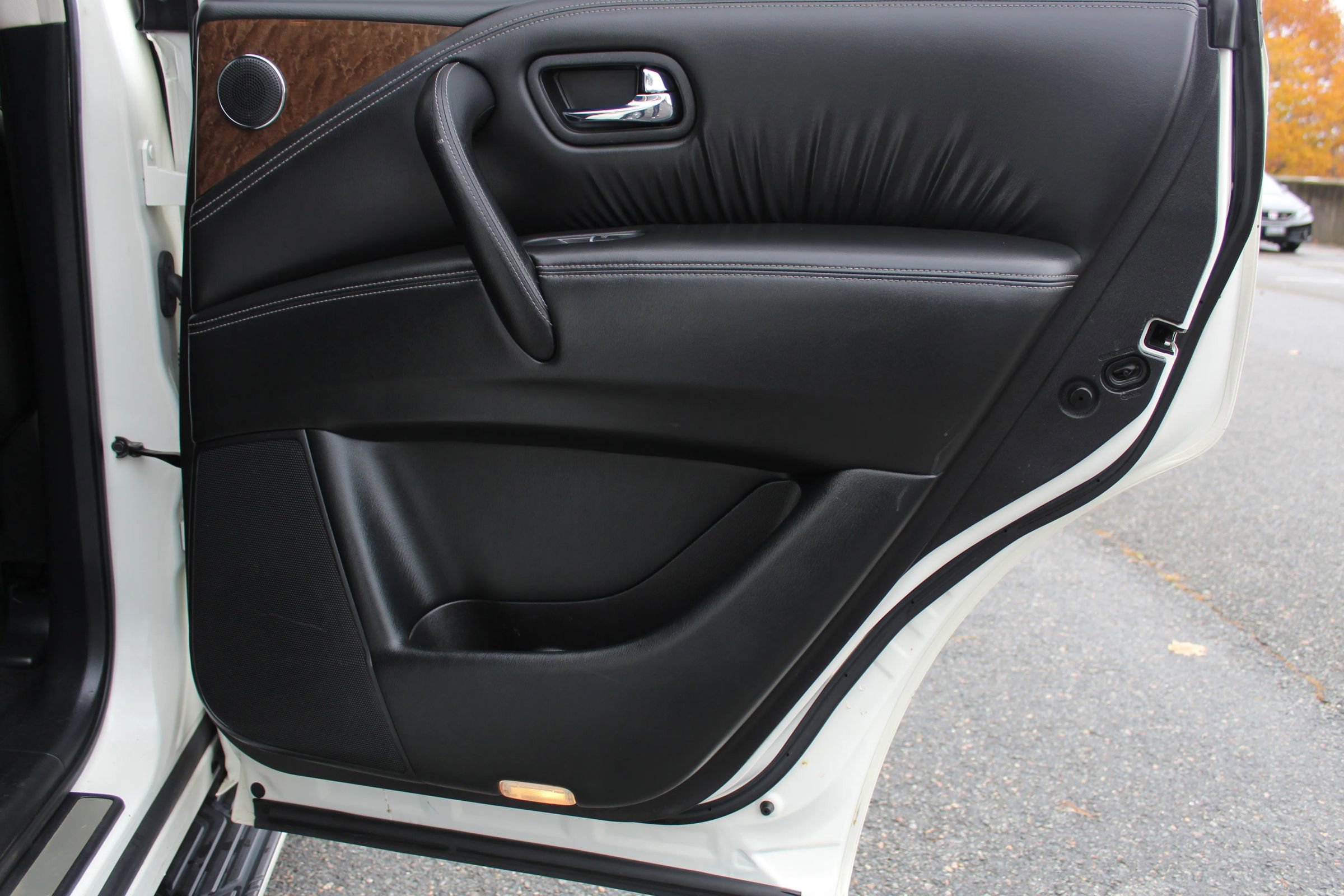 Used 2017 INFINITI QX80 4WD w/ Driver Assistance Package image 17