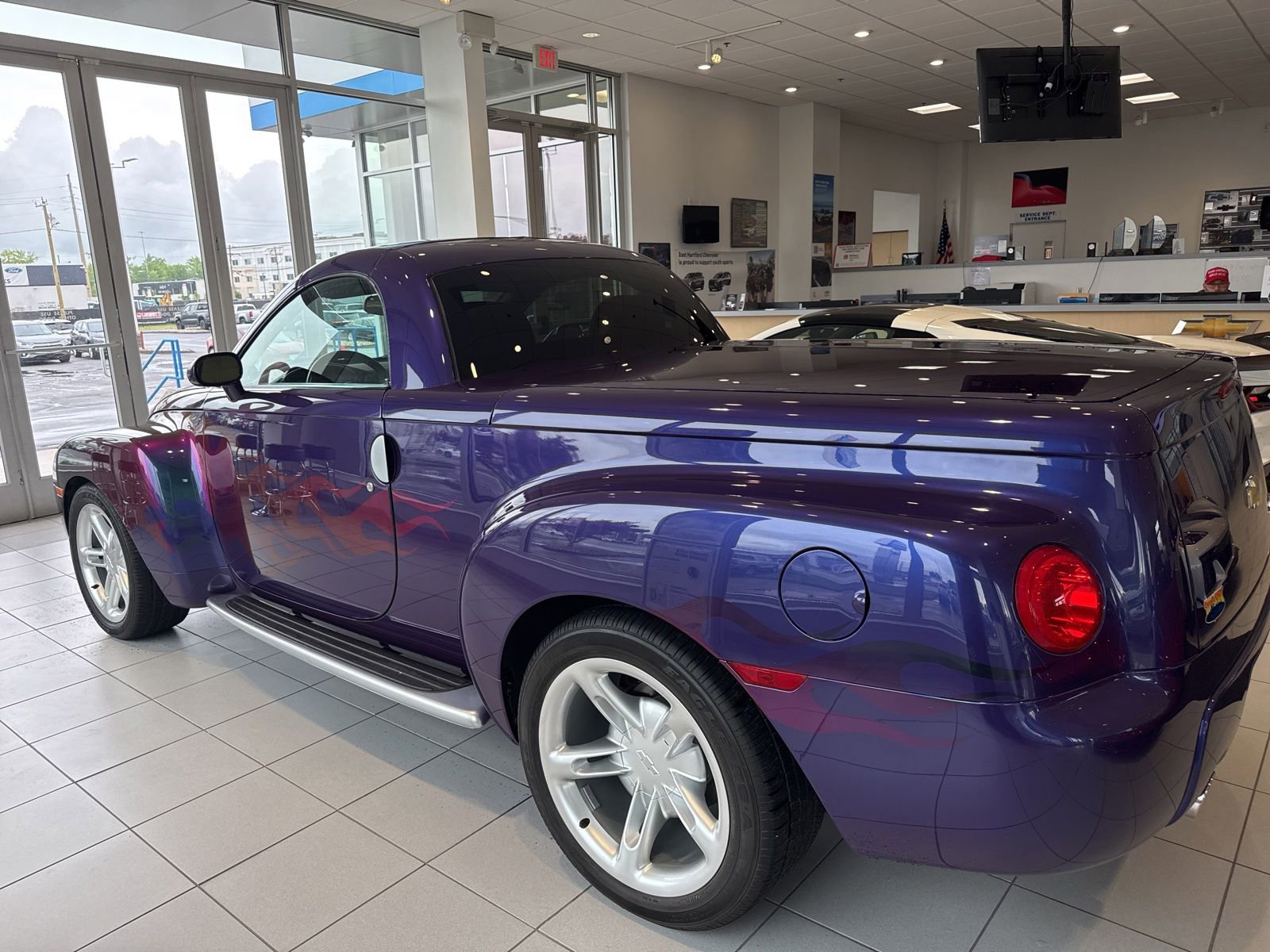 Used 2004 Chevrolet SSR w/ Preferred Equipment Group RWD image 7
