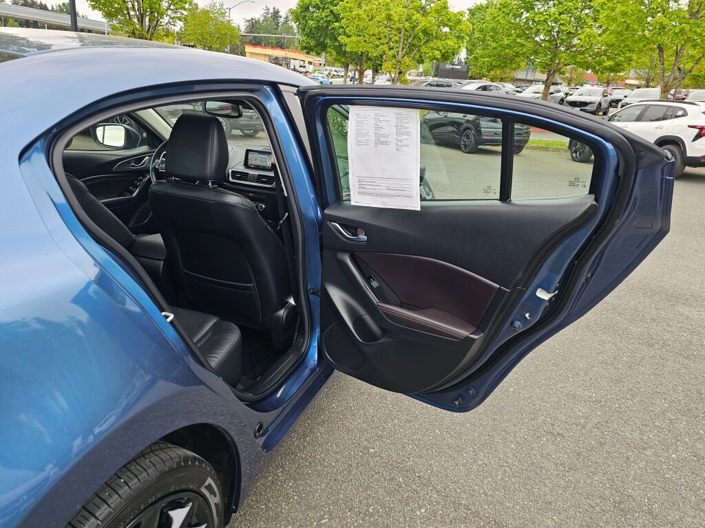 Used 2018 MAZDA MAZDA3 Grand Touring w/ Premium Equipment Package FWD image 26