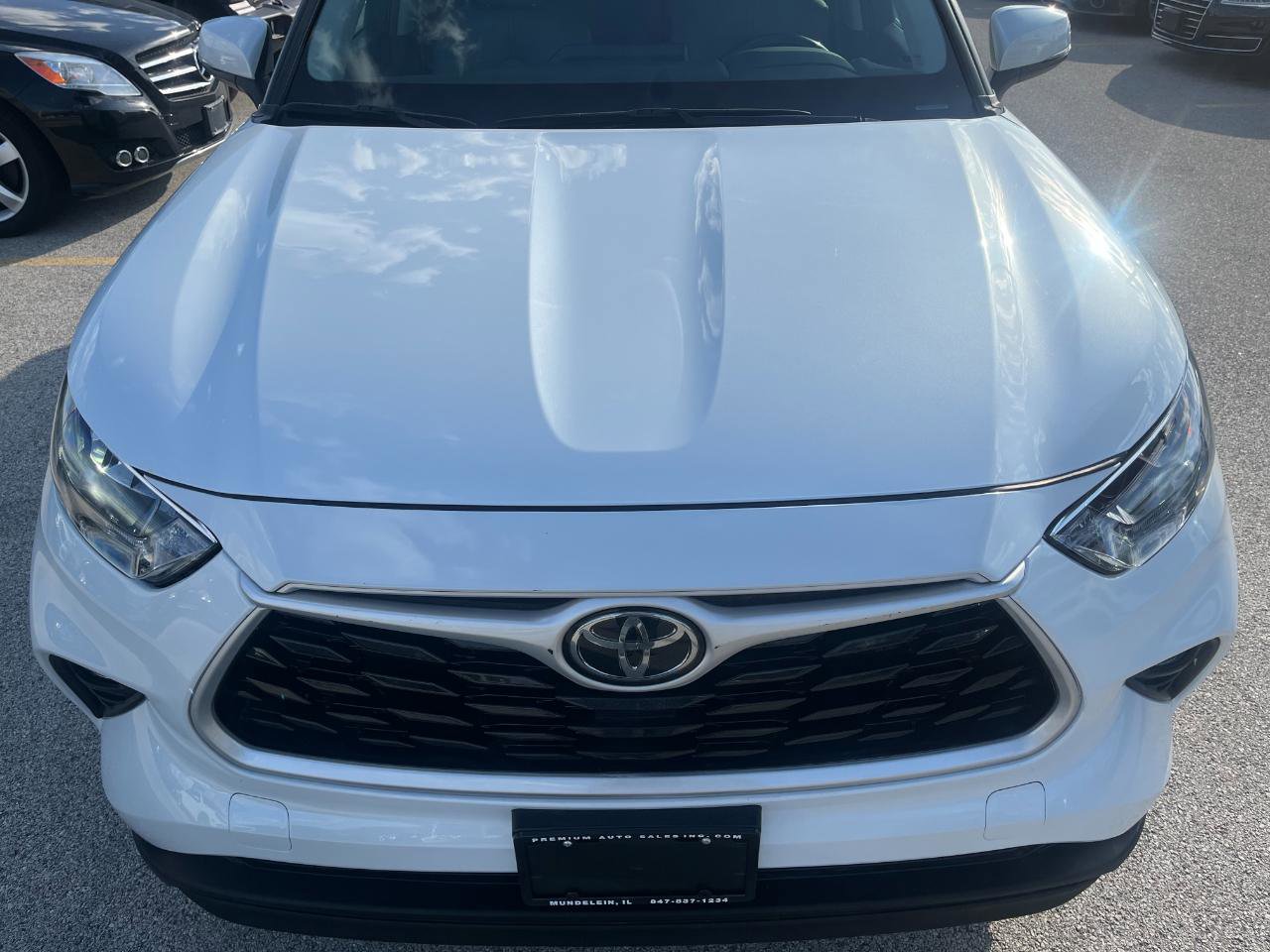 Used 2022 Toyota Highlander XLE AWD/4WD image 10