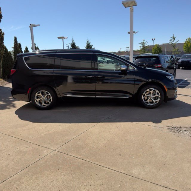 Used 2021 Chrysler Pacifica Limited FWD image 7