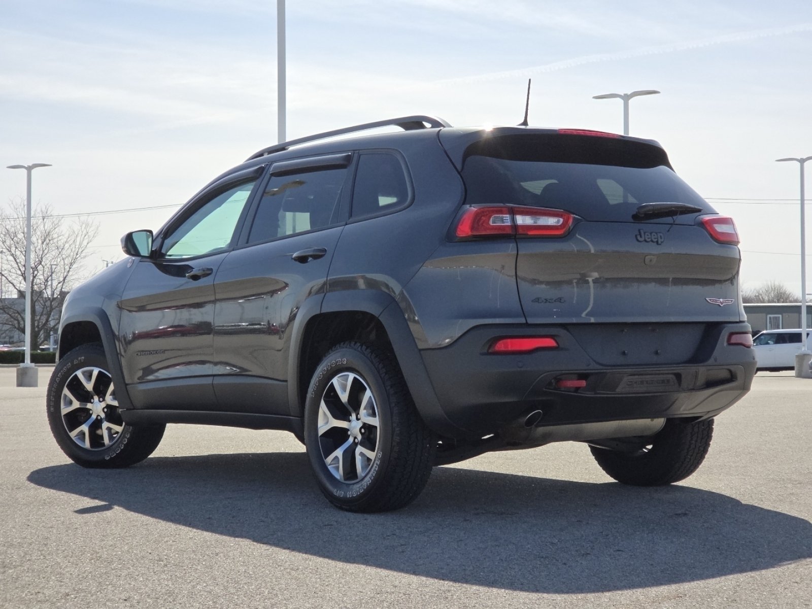 Used 2018 Jeep Cherokee Trailhawk w/ Cold Weather Group AWD/4WD image 15