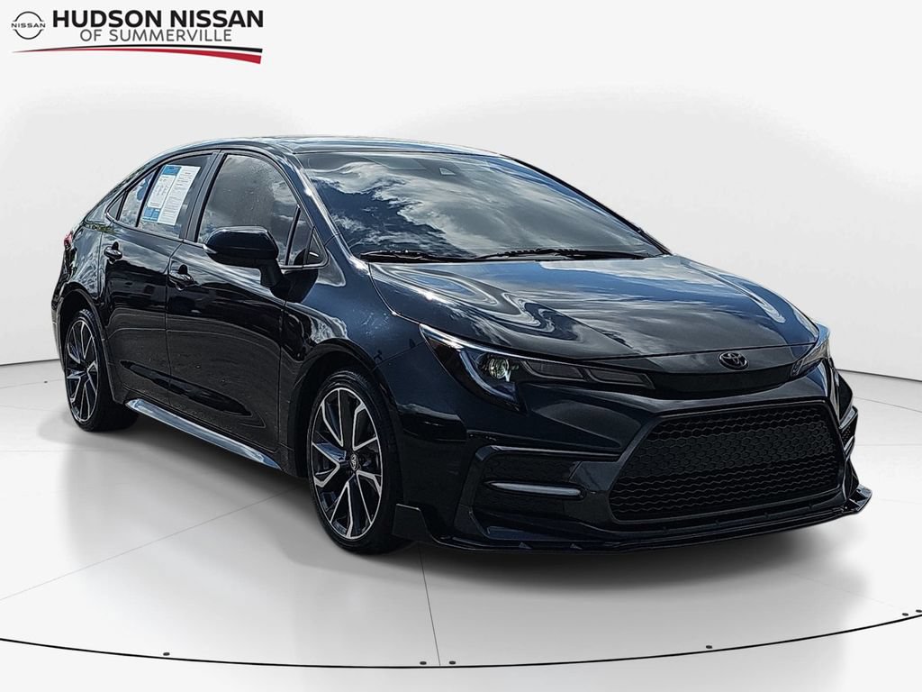 Used 2022 Toyota Corolla XSE FWD image 1