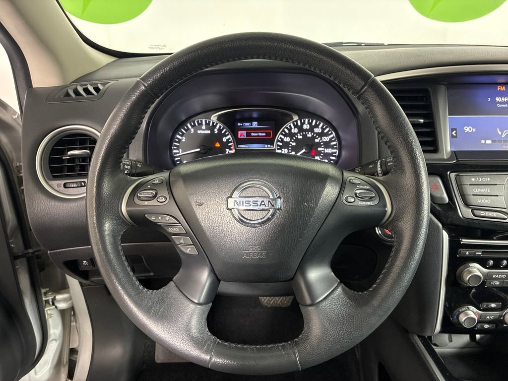 Used 2017 Nissan Pathfinder SV image 14