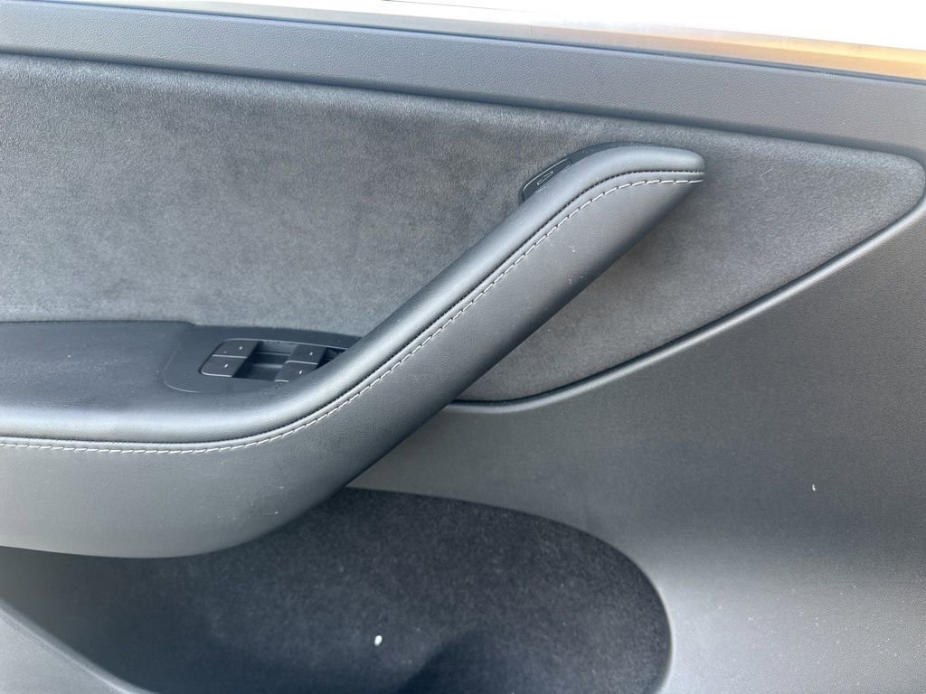 Used 2023 Tesla Model Y Performance image 10