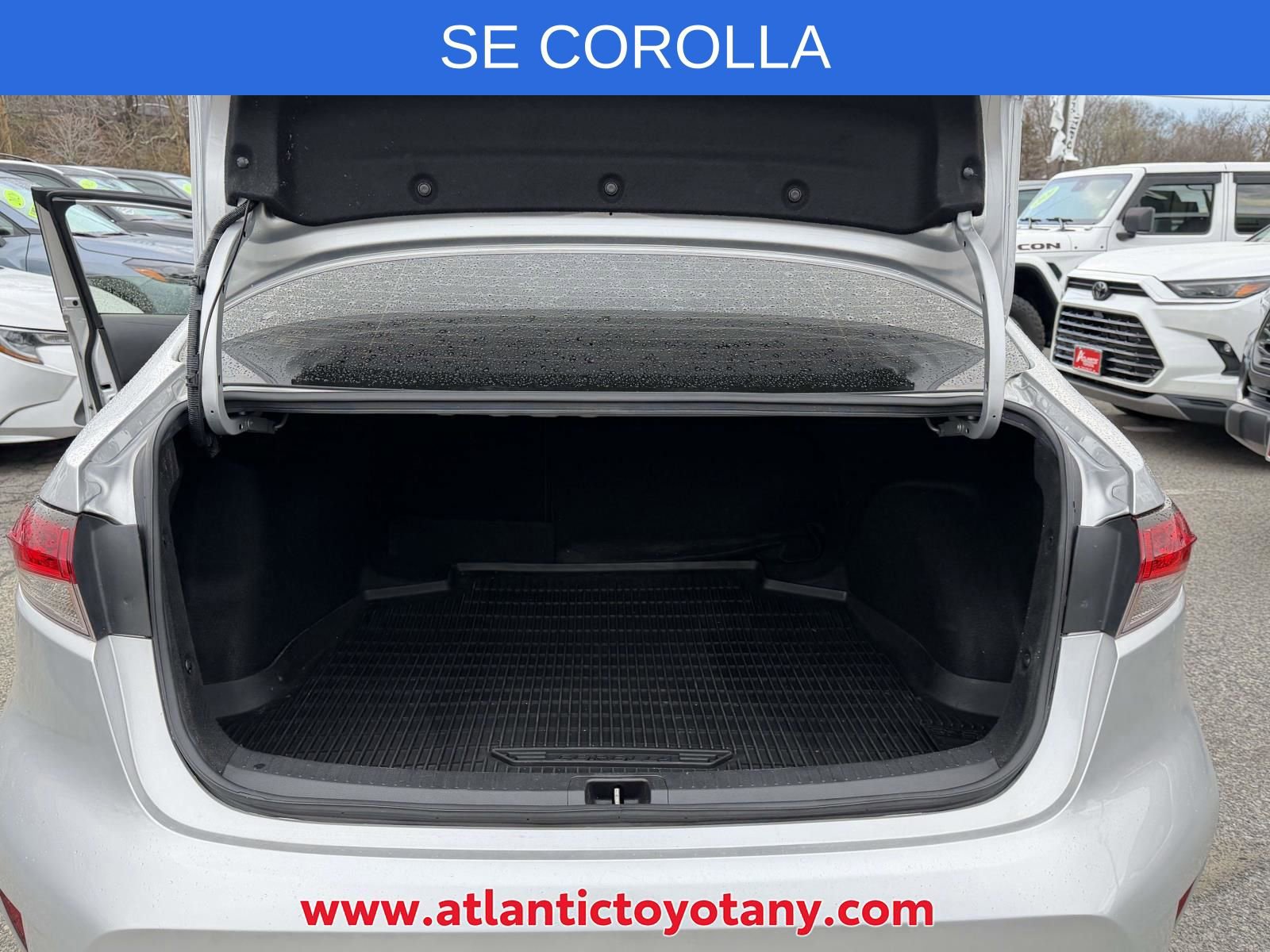 Used 2022 Toyota Corolla SE w/ SE Premium Package FWD image 11