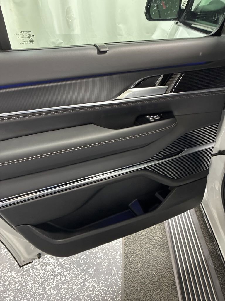 New 2026 Jeep Grand Wagoneer Summit w/ Premium Group III image 26