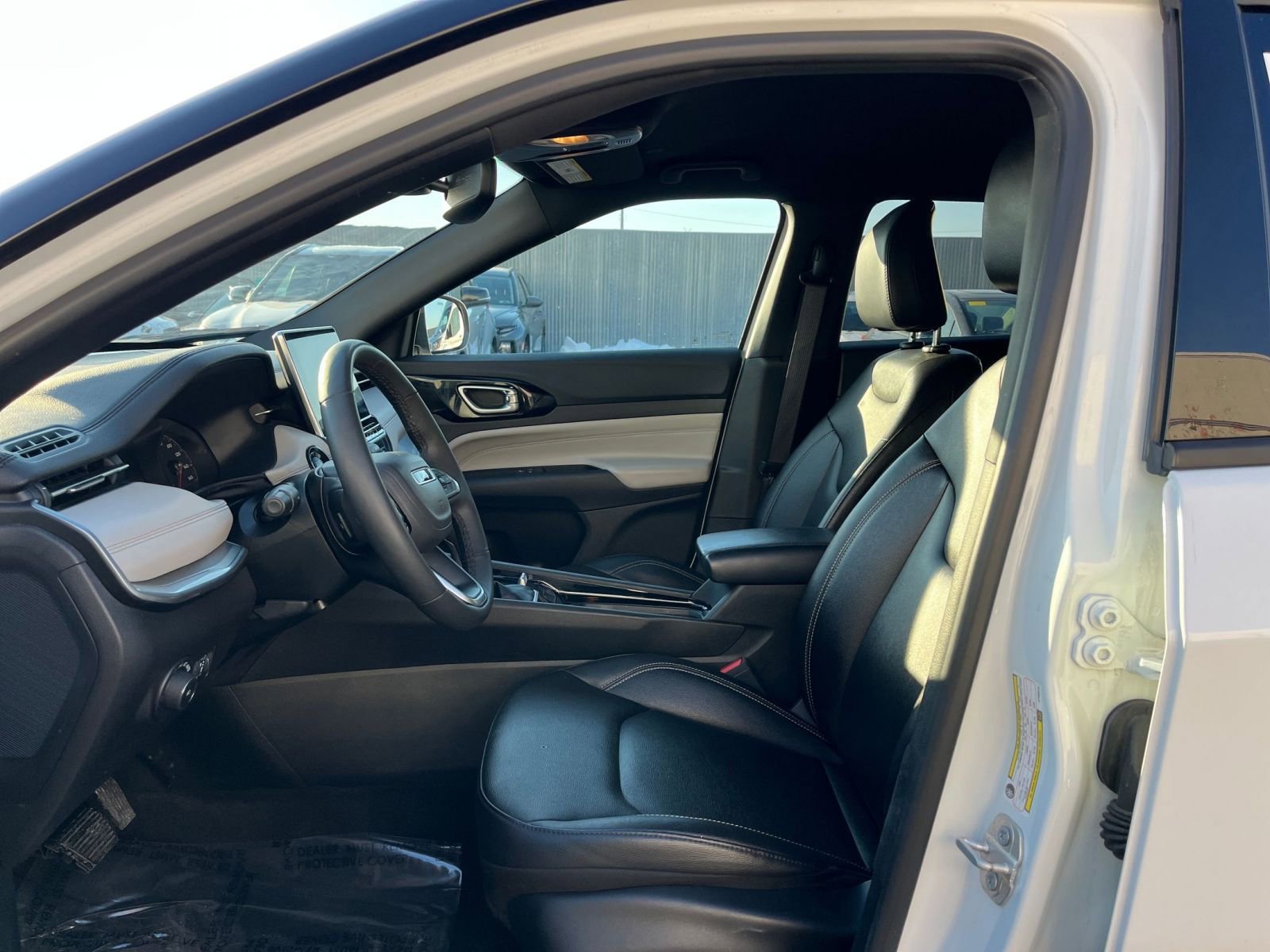 Used 2025 Jeep Compass Limited image 28