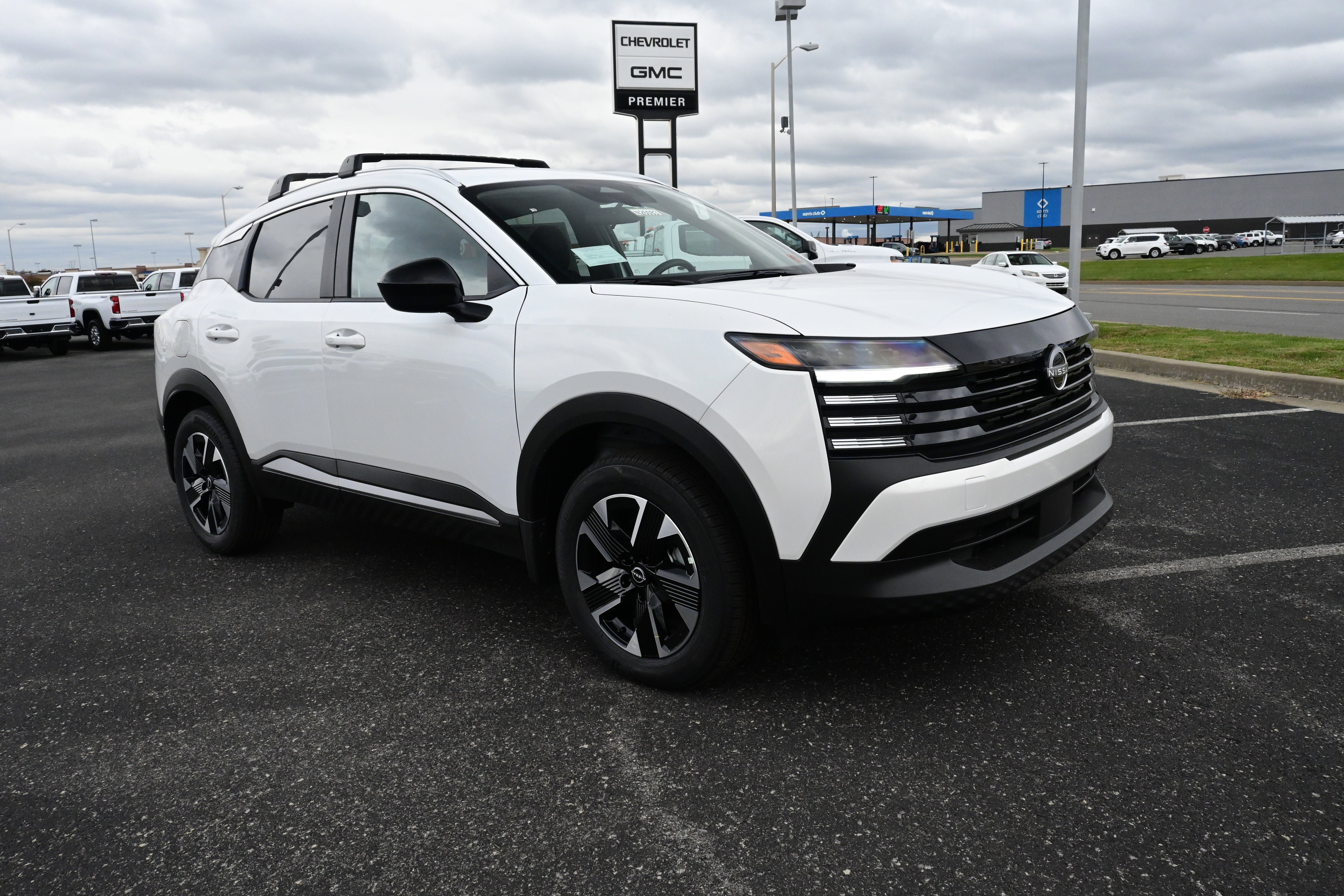 New 2026 Nissan Kicks SV w/ SV Premium Package AWD/4WD image 2
