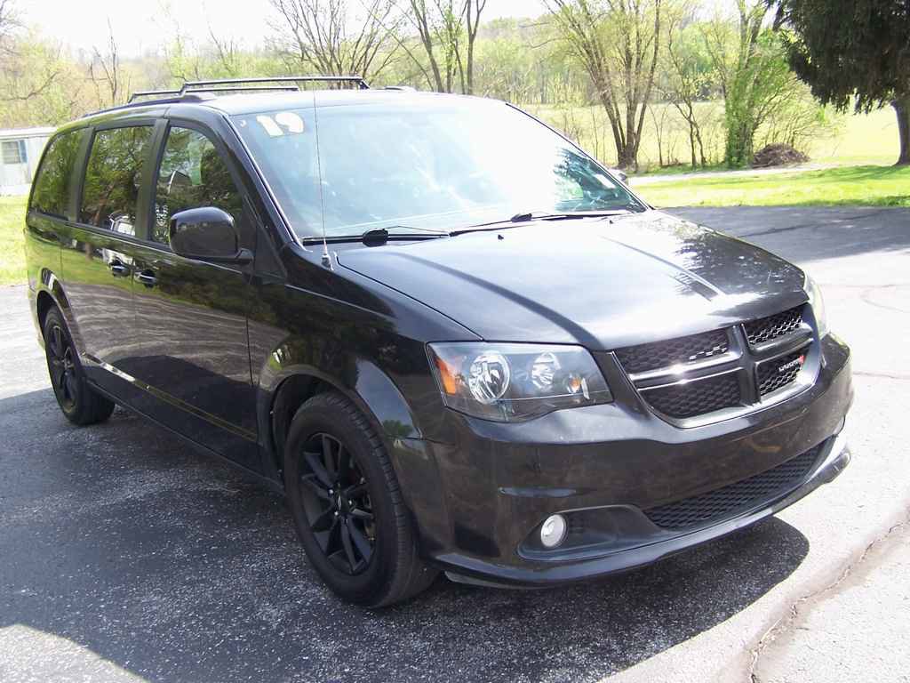 Used 2019 Dodge Grand Caravan GT image 2
