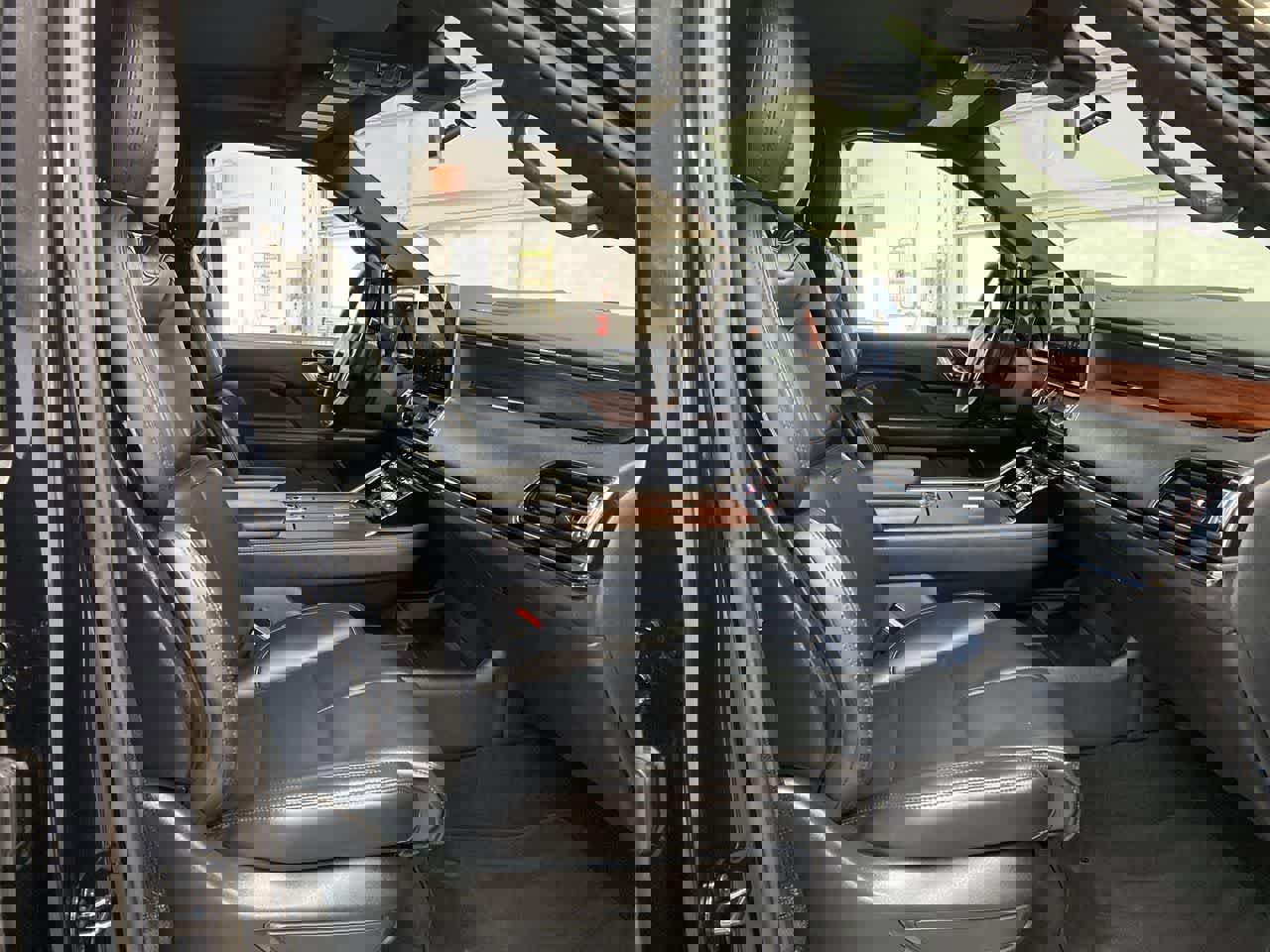 Used 2024 Lincoln Navigator L Premiere image 18