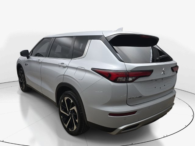 Used 2024 Mitsubishi Outlander 4WD Plug-In Hybrid image 8