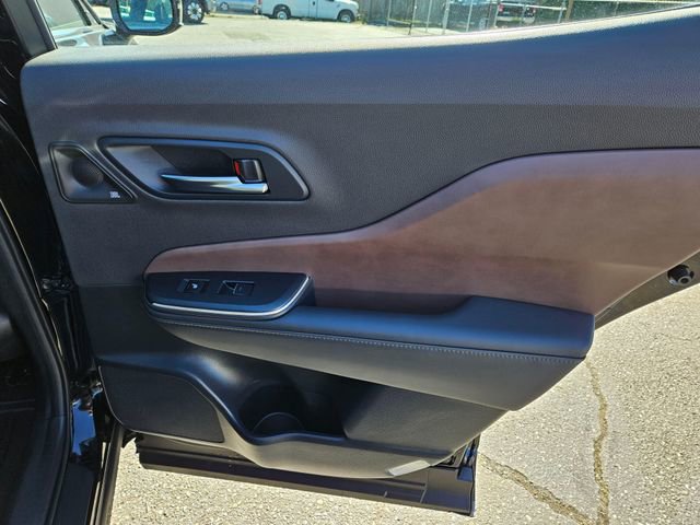 Used 2023 Toyota Crown Limited image 23