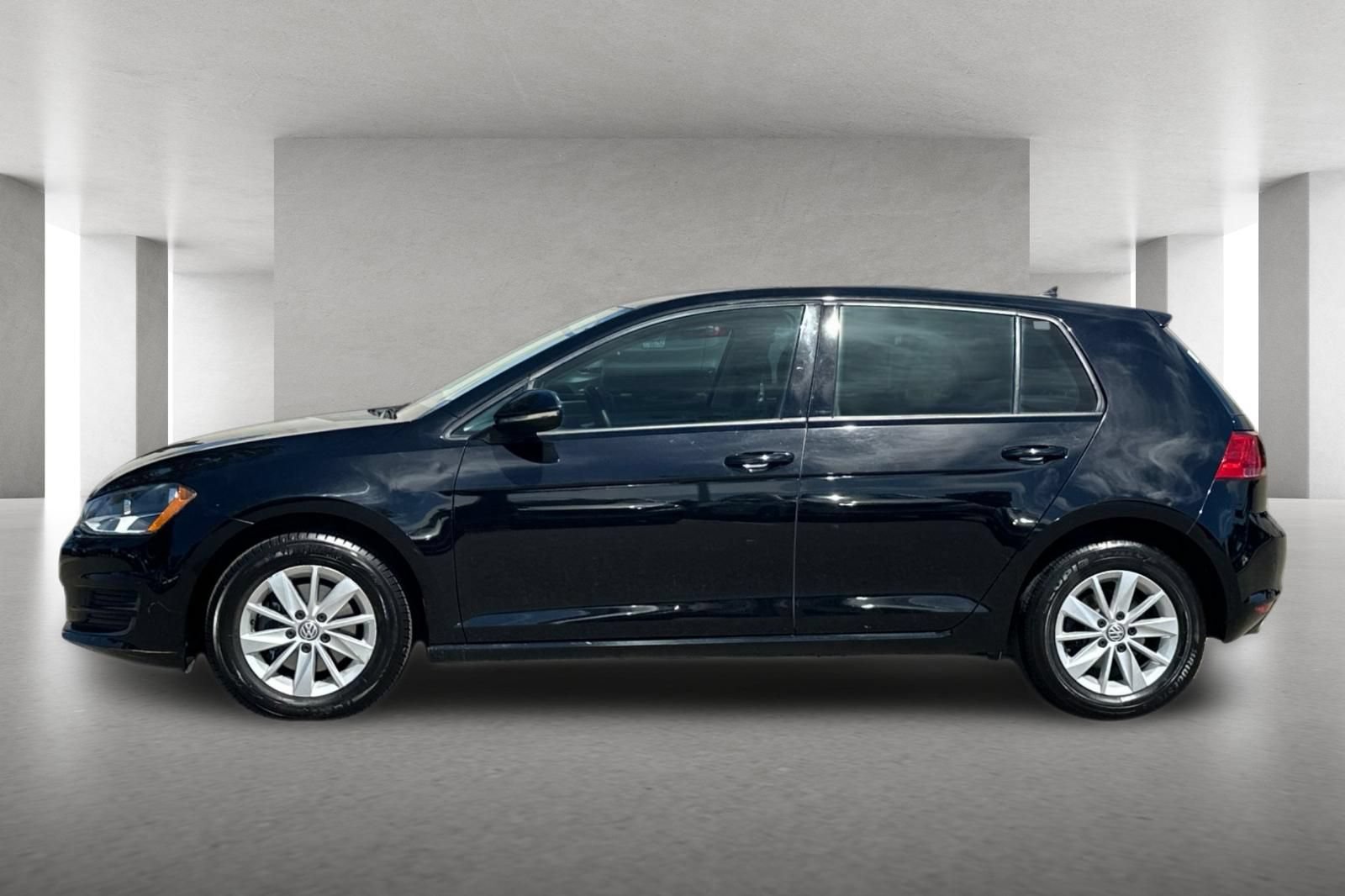 Used 2017 Volkswagen Golf S FWD image 7