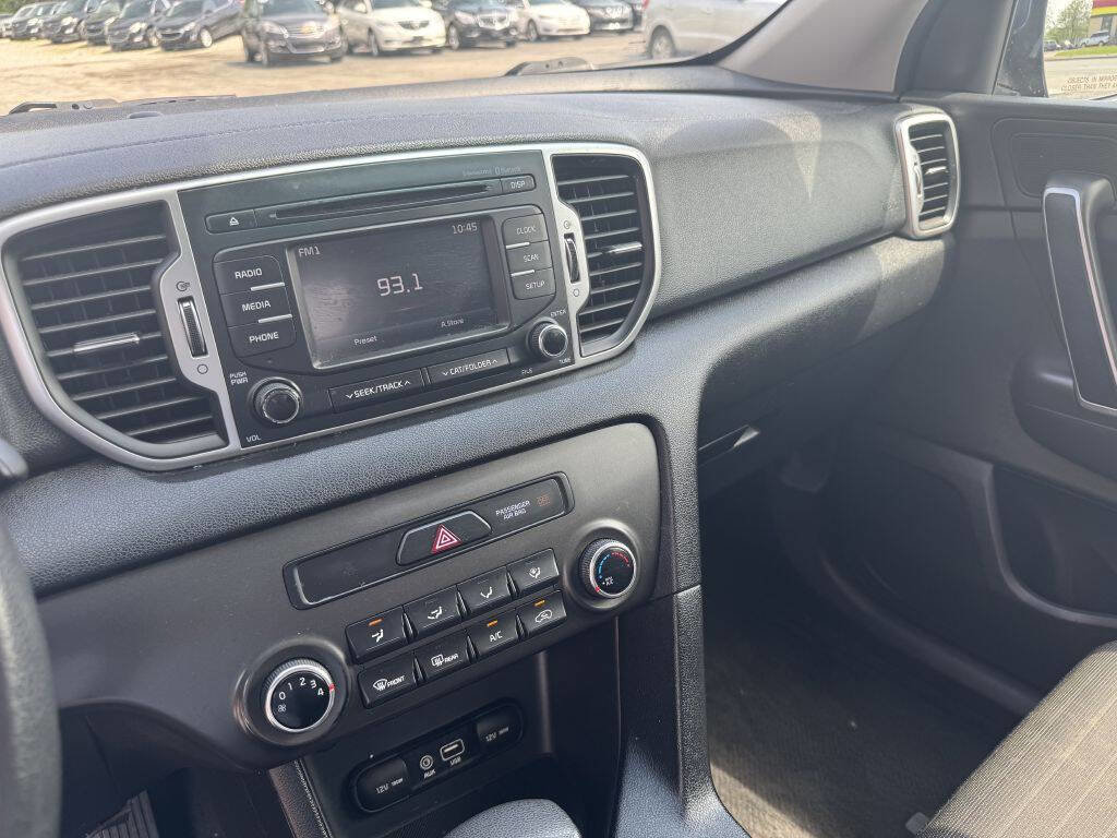 Used 2018 Kia Sportage LX image 12