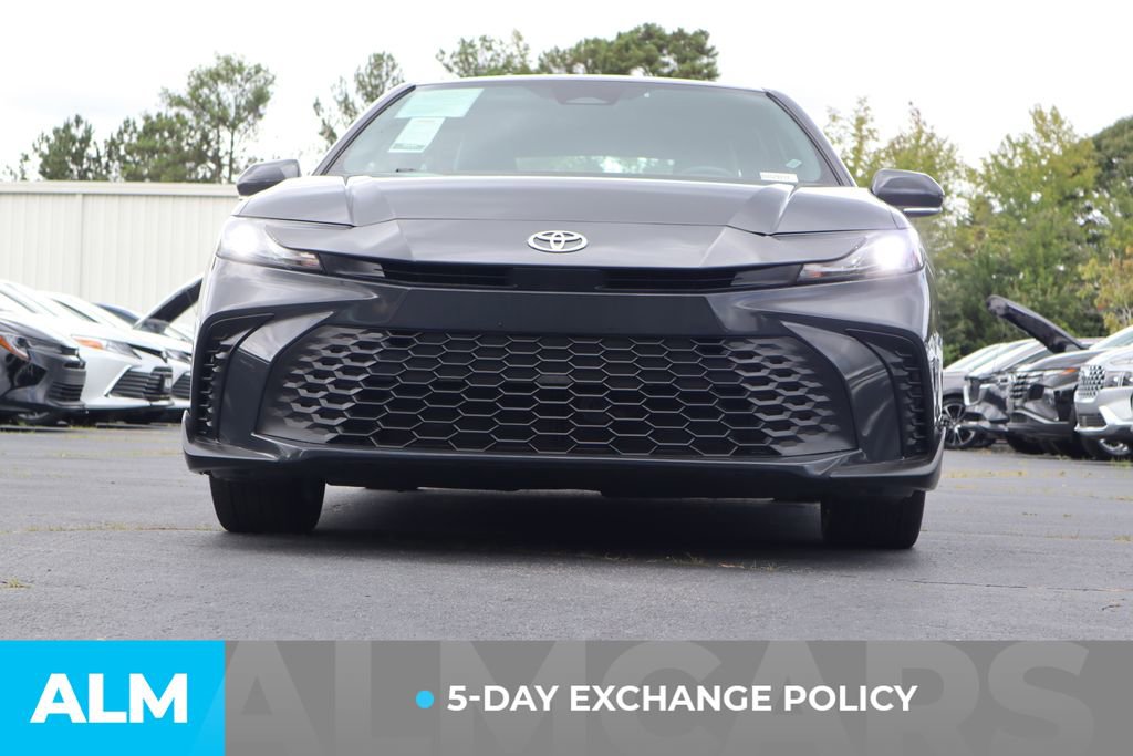 Used 2025 Toyota Camry SE image 4