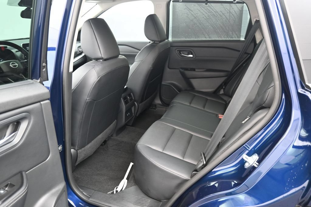Used 2025 Nissan Rogue SV w/ SV Premium Package AWD/4WD image 17