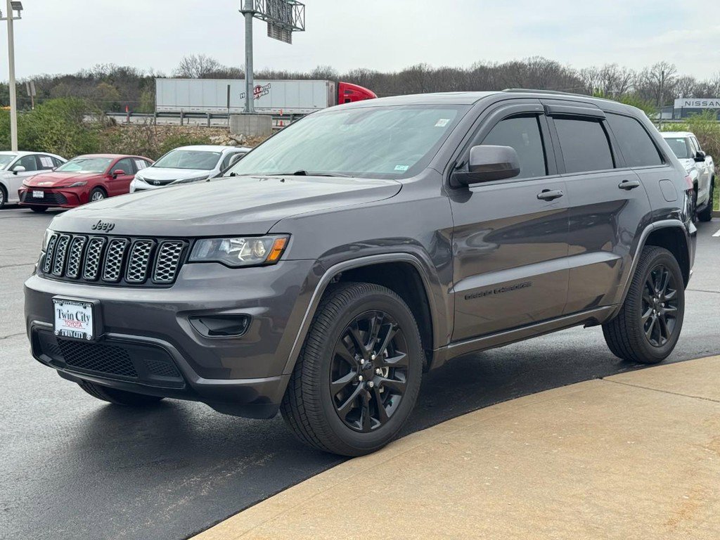 Used 2021 Jeep Grand Cherokee Laredo X AWD/4WD image 8