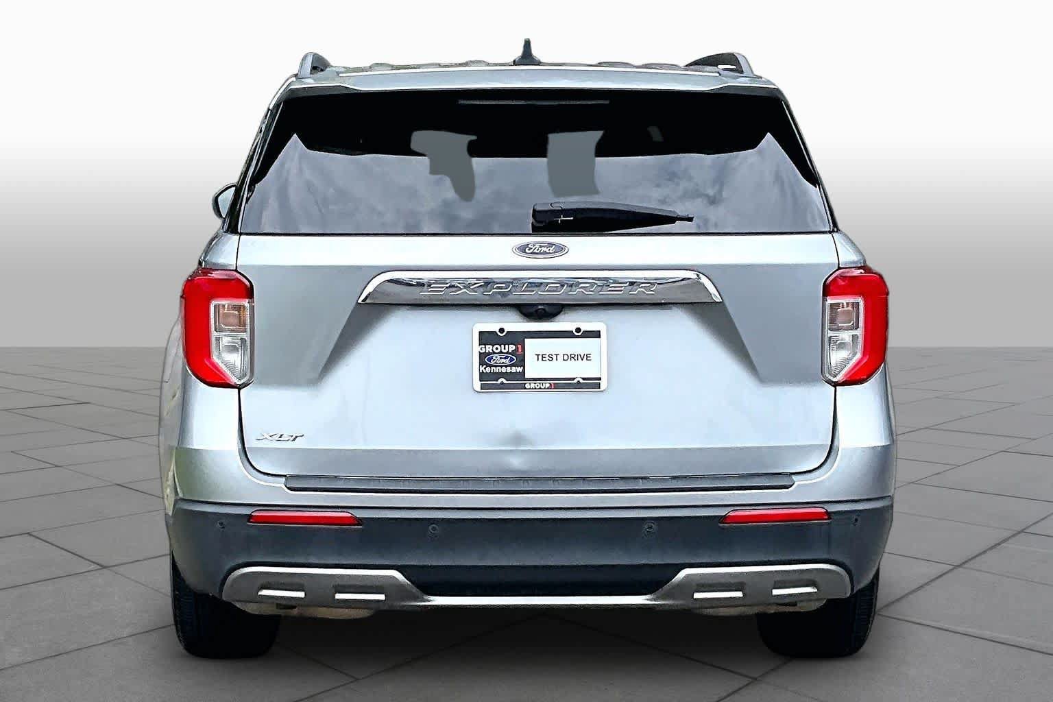 Used 2022 Ford Explorer XLT w/ Equipment Group 202A RWD image 5