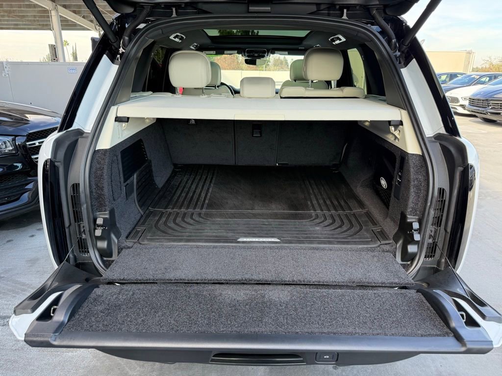 Used 2025 Land Rover Range Rover SE image 19