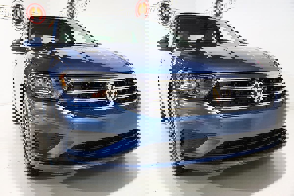 Used 2019 Volkswagen Jetta SE w/ Cold Weather Package image 17