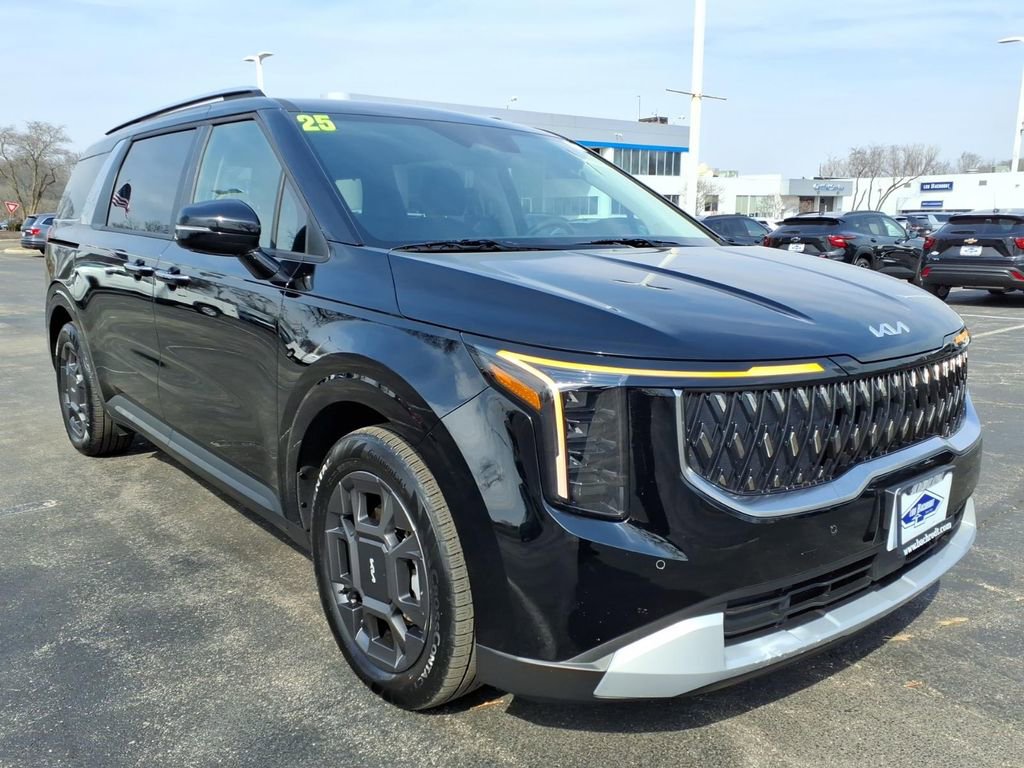 Used 2025 Kia Carnival EX image 1