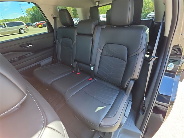 Used 2025 Nissan Pathfinder Platinum w/ Cargo Package image 23