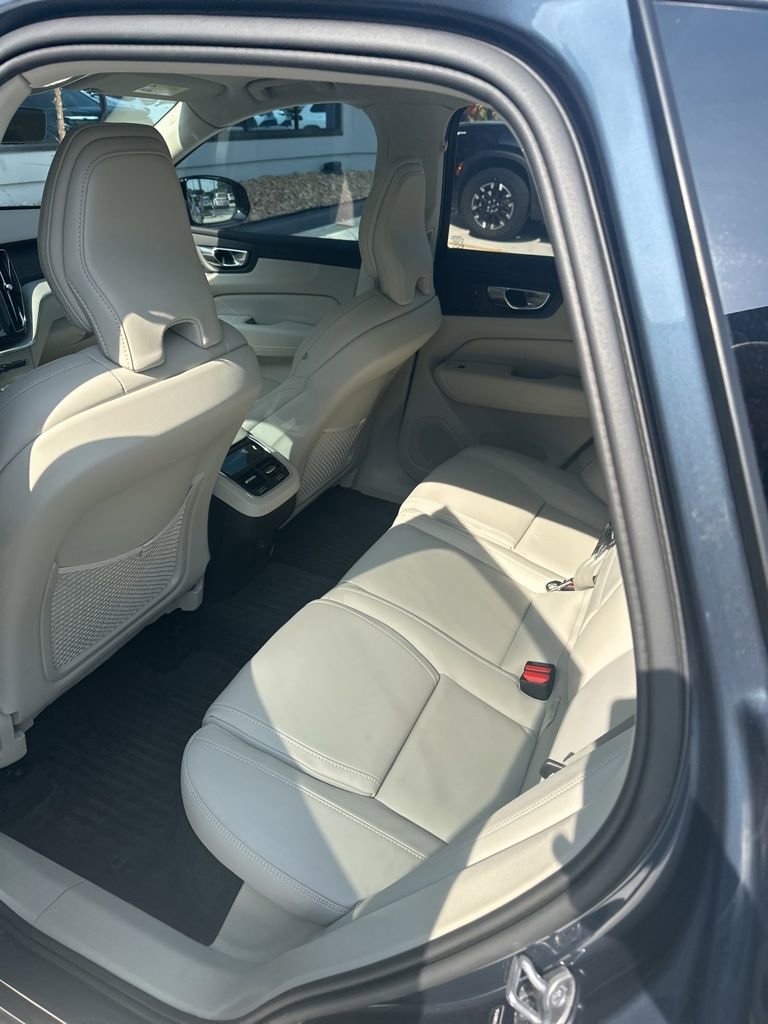 Used 2025 Volvo XC60 B5 Ultra w/ Protection Package Premier AWD/4WD image 4
