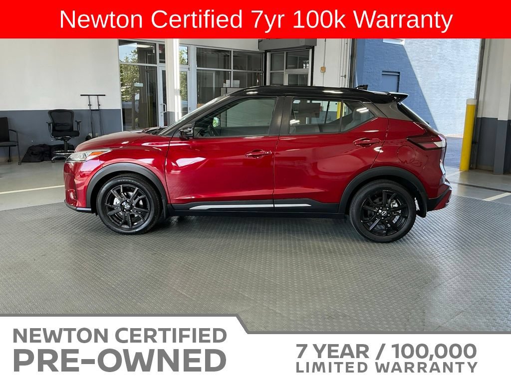 Used 2022 Nissan Kicks SR w/ Premium Package FWD image 3